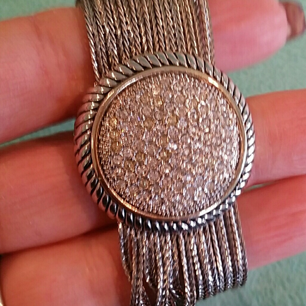 💞Magnetic Rhinestone bracelet - EUC💞